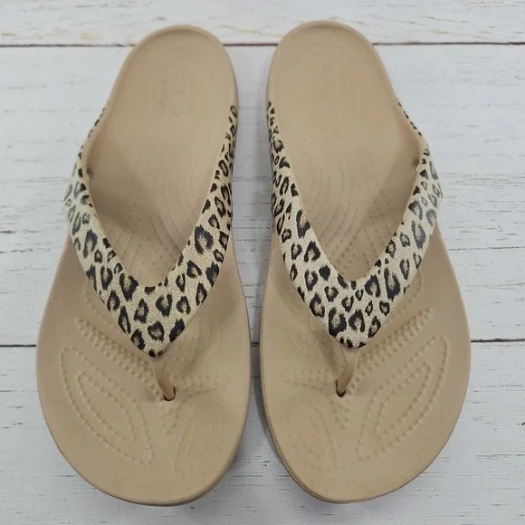 Crocs Kadee II Sandals Womens 9 Tan Brown Leopard Comfort Thong Flip Flop Beach - Picture 2 of 8